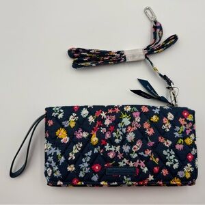 Vera Bradley RFID Wallet Crossbody
Scattered Wildflowers NWT Cell Phone Purse